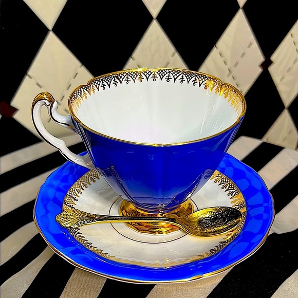 Royal Adderley Elegant Blue & Gold Teacup and Saucer Set – Fine Bone China - Picture 1 of 17